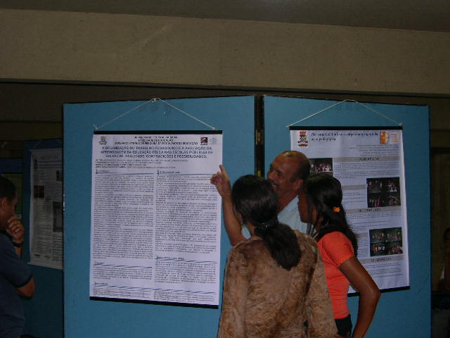 posters no térreo